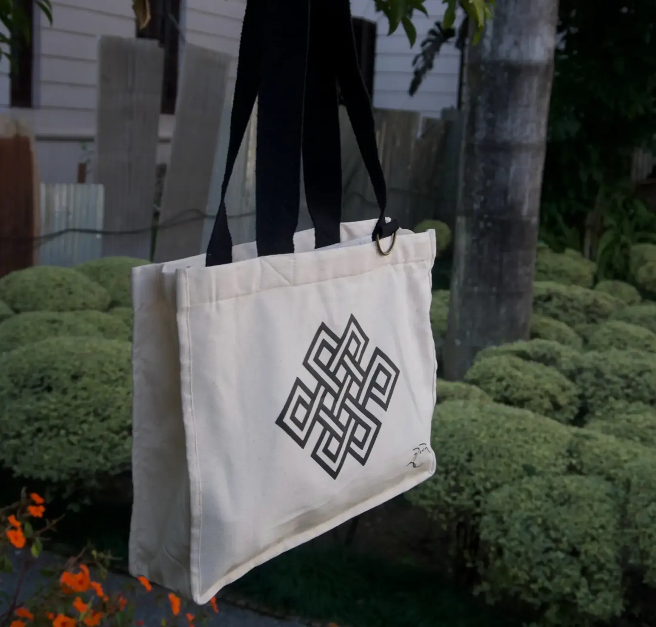 Eternal knot tote