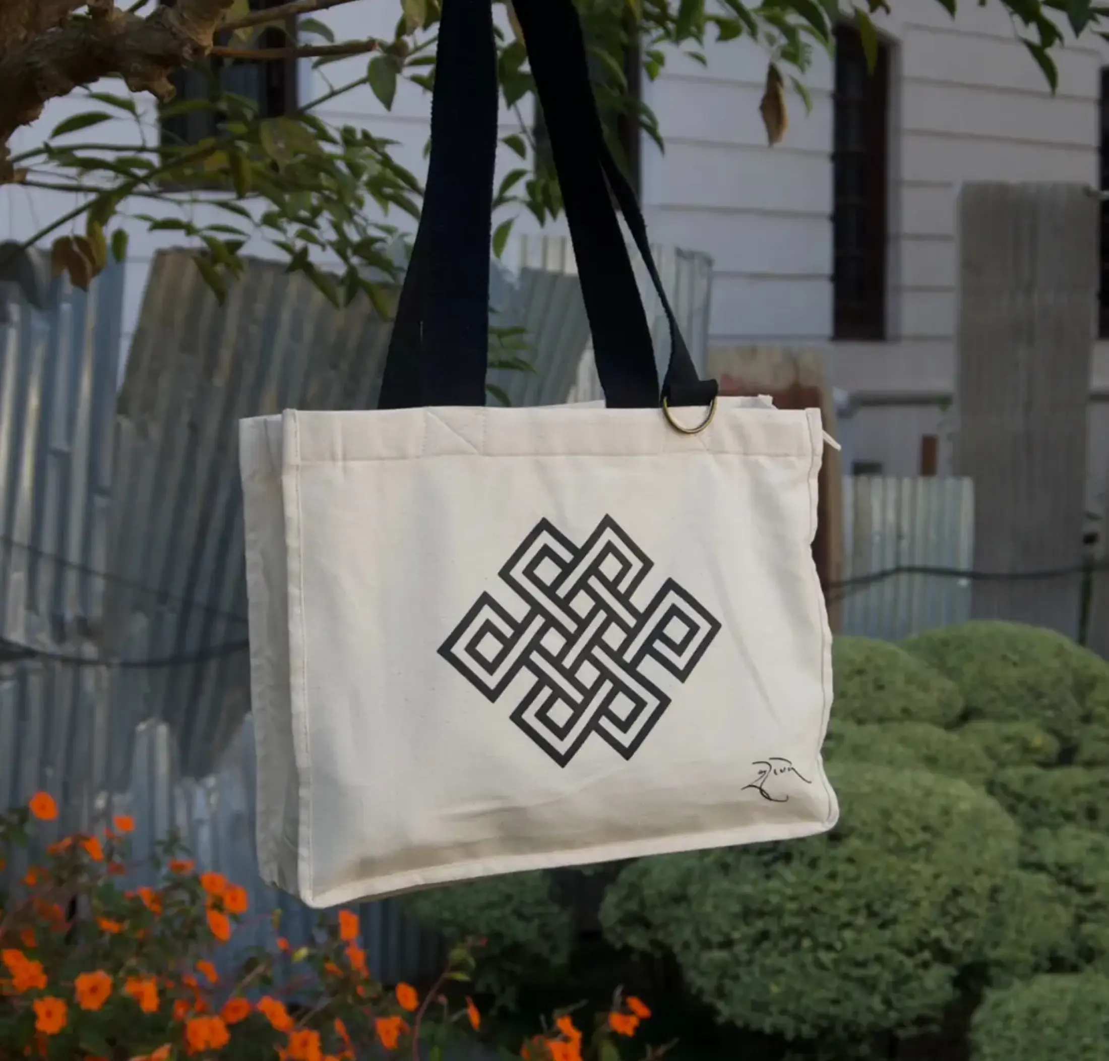 Eternal knot tote